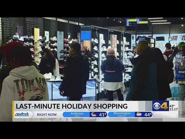 Central Indiana malls packed with last-minute holiday shopping