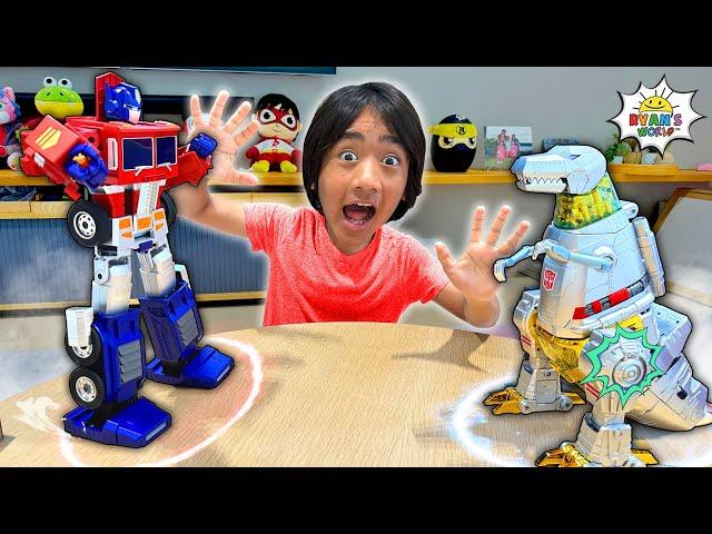 This Toy Robot Transforms by itself! Grimlock vs Optimus Prime and Buzz Lightyear!