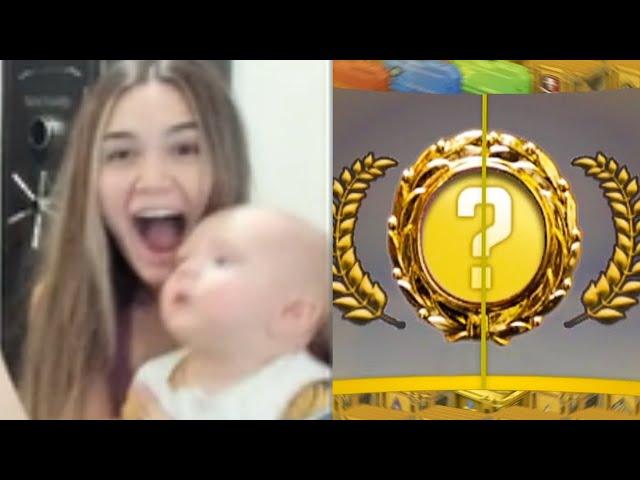 this 1yo kid unboxed a GOLD (CSGO)