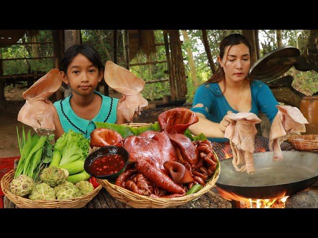 Tongue and Ears recipe delicious- Cooking tongue curry with ears for dinner eating delicious