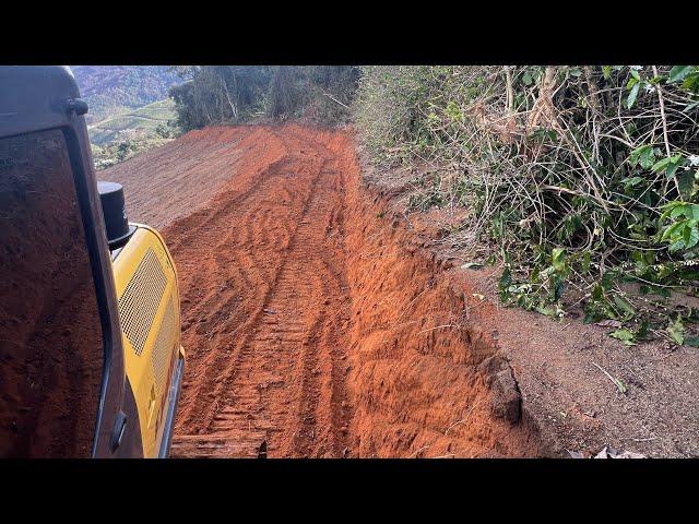 FAZENDO ESTRADA COM ESCAVADEIRA HIDRÁULICA op galego capixaba