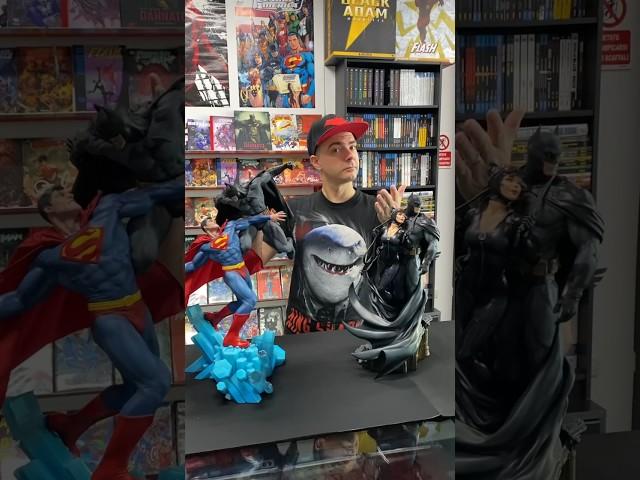 Batman with Catwoman or Superman? #iosonounvirtuale #batman #catwoman #superman #sideshow #dccomics