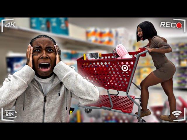 LAGGING IN PUBLIC PRANK ON GIRLFRIEND !!