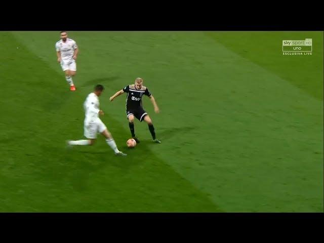 Van de Beek against Real Madrid at Santiago Bernabeu