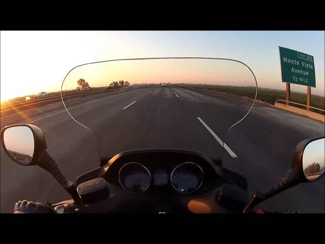 Yamaha Majesty maxi-scooter on the Freeway - My 1st Moto Vlog POV