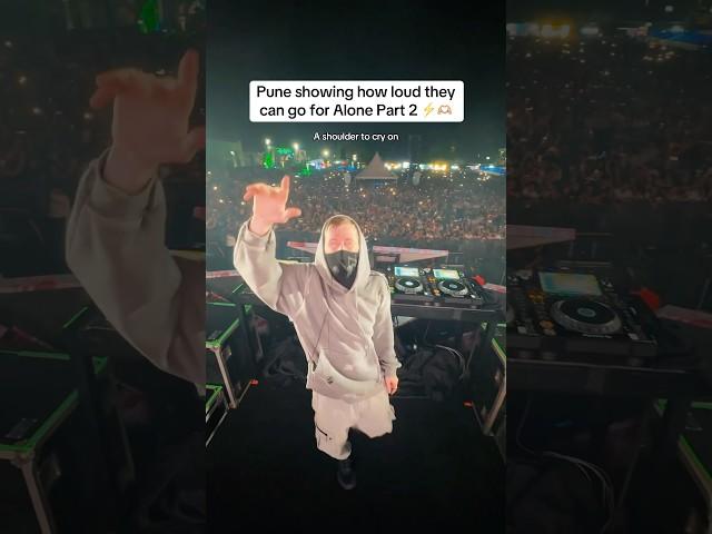 Thats one way to never feel alone #AlanWalker #WalkersJoin #WalkerworldTourIndia