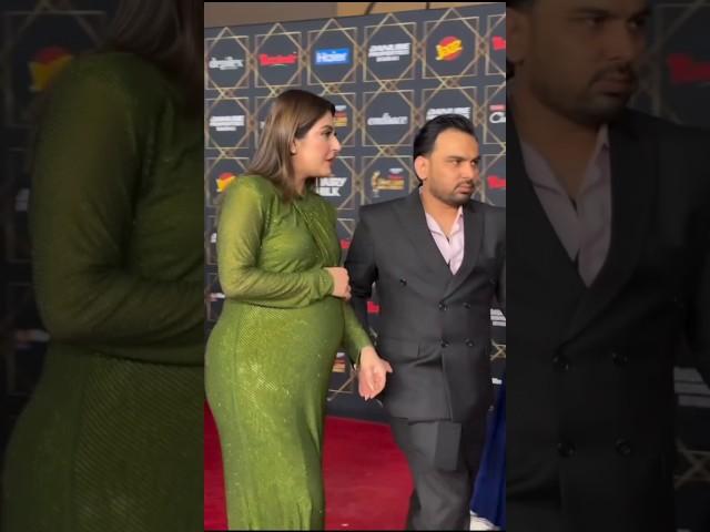 Finally hiba Bukhari reveals big belly with pregnancy |hiba Bukhari | hum awards show| #hibabukhari