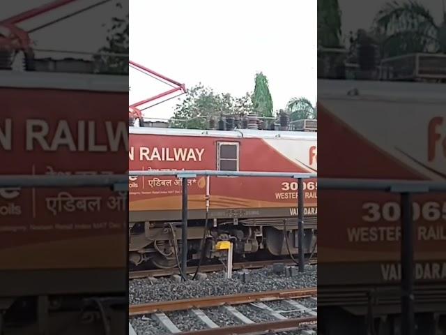 How to start WAP 5 loco #indianrailways #brc #railwaystation #vadodara #wap5 #alp #chhotaudaipur