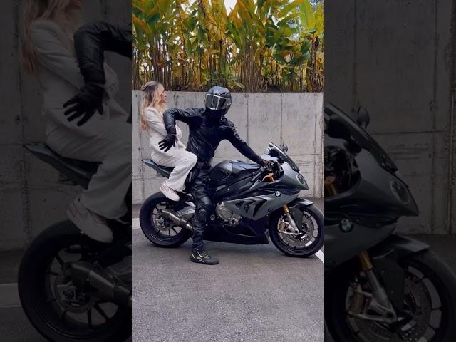 Venga pa acá, con enojo y todo  #motos #moteros #parejas