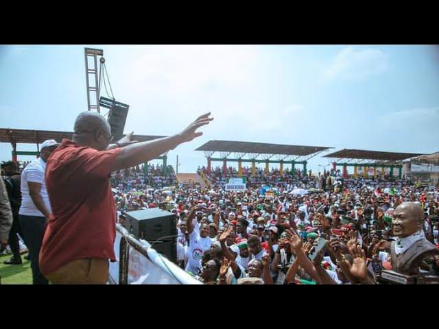 WOW, MAHAMA'S HOTTEST CAMPAIGN TOUR EVER IN ASIKUMA ODOBEN BRAKWA IN THE CENTRAL REGION TODAY.