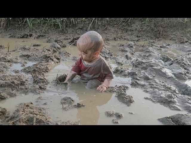 Single mother cuts trees to make kitchen #single #xuhuong