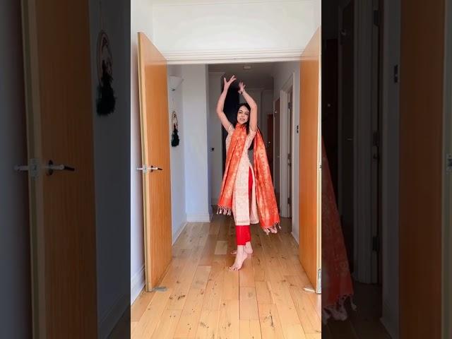 Salaam-e-ishq #shorts #dance #trending #salaameishq #easysteps #london #happy #ytshorts