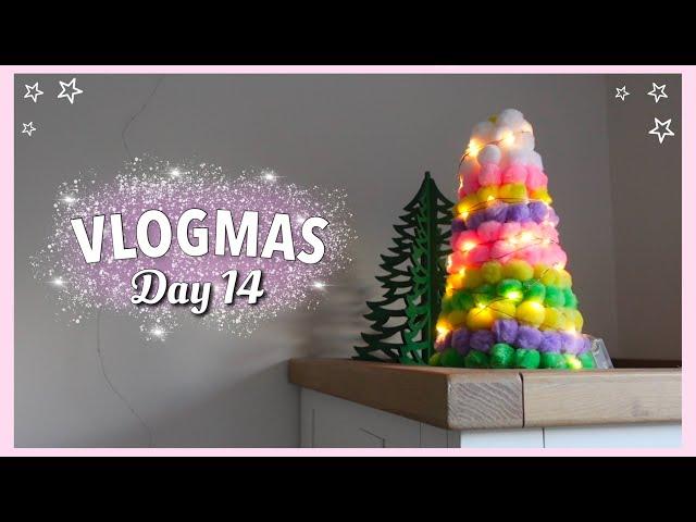  Opening gifts, kitsch decorations, last minute lemon cheesecake | Vlogmas Day 14