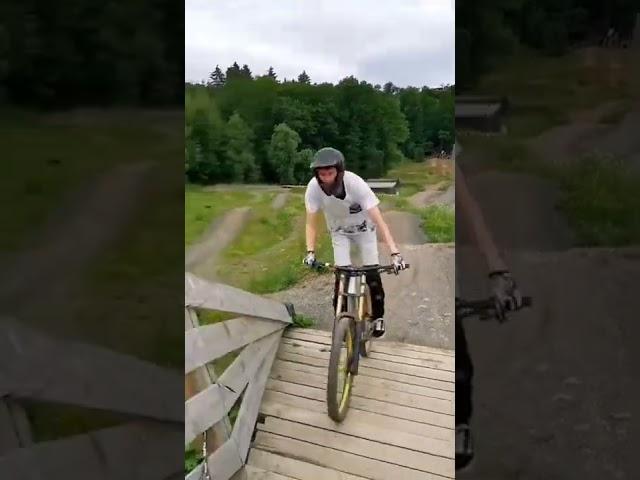 Zum ersten mal auf einem Downhill #mtb #mountainbike