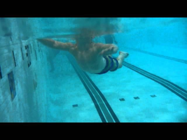 3yo William relaxing next to the wall in the pool