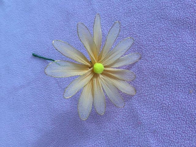 how to make Stocking Flower Daisy