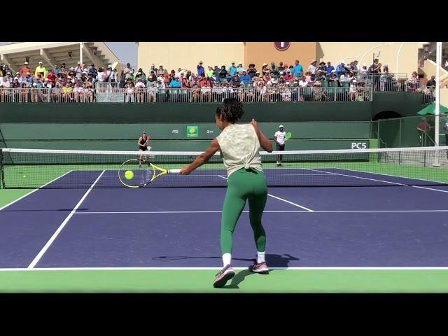 フェルナンデスのフォアハンドストローク（スロー）/ Leylah Fernandez Forehand Stroke Slow Motion