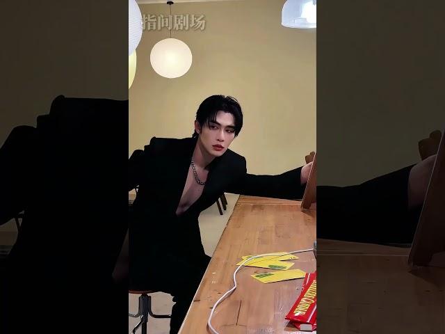 [申浩男近况]再看一眼他的腹肌！#短劇推薦 #熱門短劇 #甜寵 #霸道總裁 #戀愛 #都市爱情 #drama