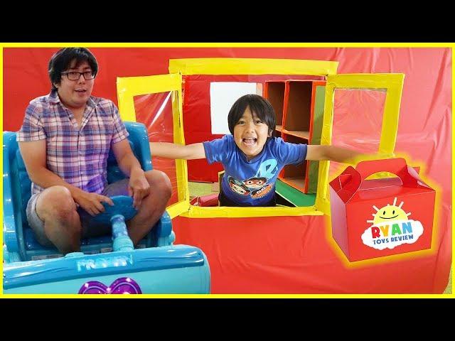 Ryan Pretend Play Drive Thru on Kids Power Wheels Ride on Car!!!