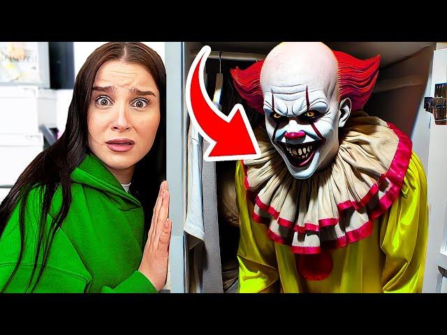 HORROR CLOWN Versteckt sich im Schrank ! (Geheimes-Zimmer) - Celina