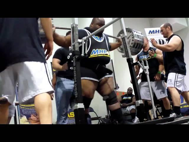 Robert Wilkerson Raw Squats 900 Pounds at MHPStrong.com's HERCULES 2012