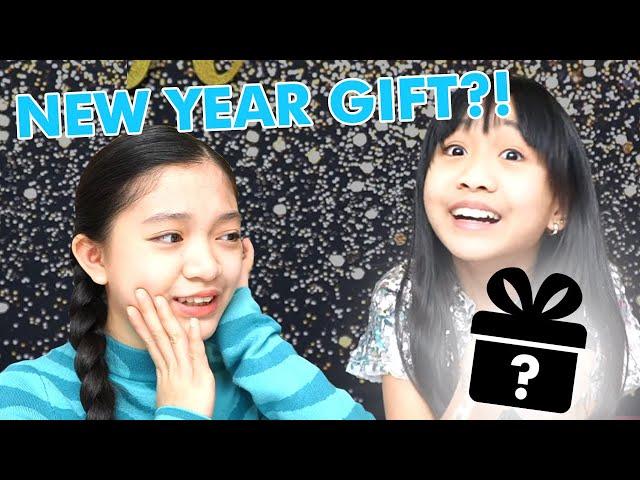 NEW YEAR'S GIFTS (Unboxing) | KAYCEE & RACHEL in WONDERLAND FAMILY