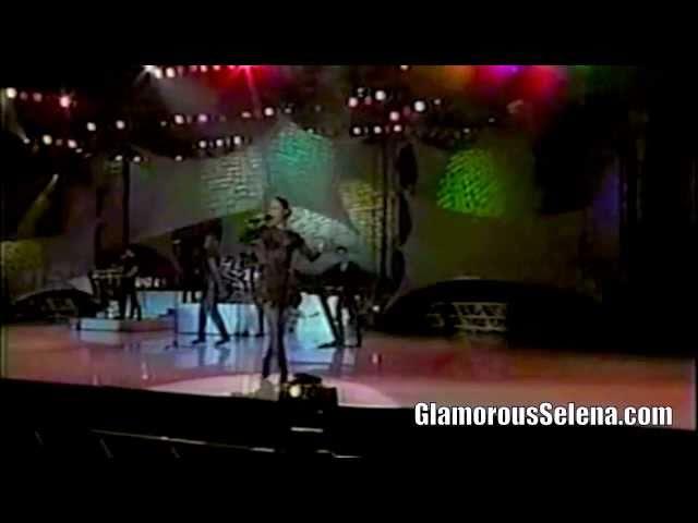 Selena FULL PERFORMANCE IN "Noche De Carnaval" Presentation 1995 HD