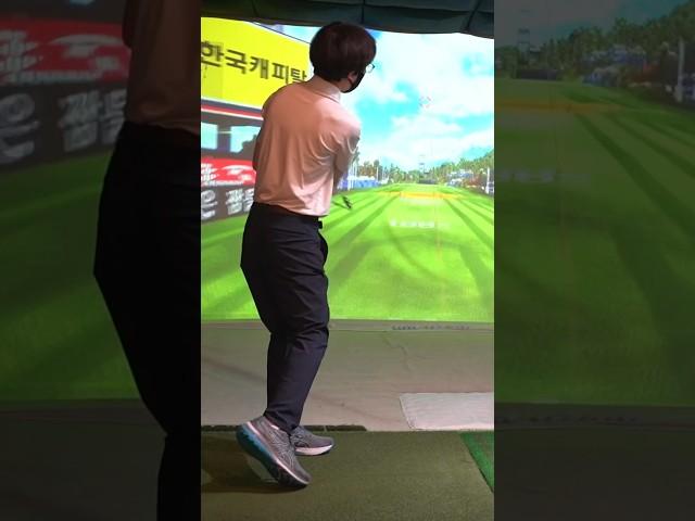 손목에 힘빼고 코킹해서 백스윙하고 바로 그립당기면서 내리고 옆구리 가깝게 오른팔 지나가주면서 코킹 릴리스해주면 찰지게 눌러서 샷!️️‍️