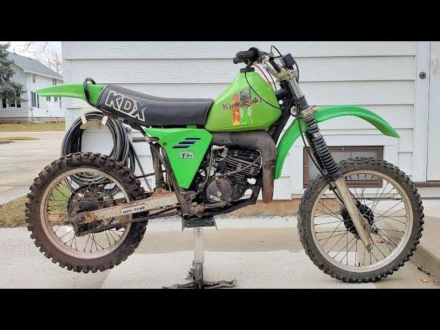 Locked Up, Mouse Infested Kawasaki Dirt Bike Find. Will It Run?