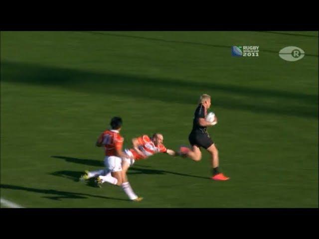 Shaun Webb try saving tap tackle on DTH van der Merwe