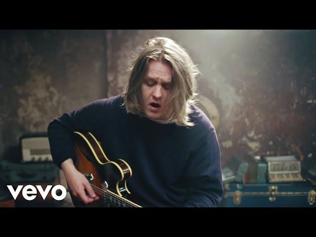 Lewis Capaldi - Lost On You (Official Live Video)