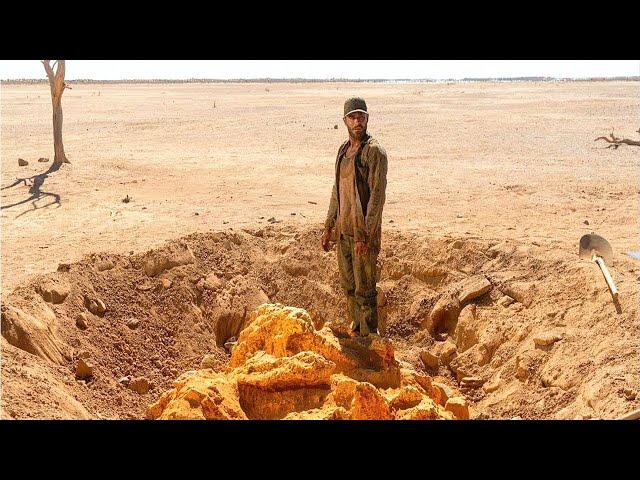 Poor Boy Finds 900 Kg Of Gold In The Middle Of Desert !