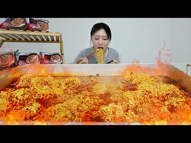 Spicy Ramyeon That Uses All the Famous Chili Peppers Mukbang