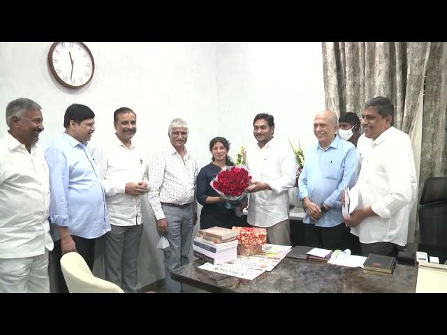 AP CM YS Jagan inaugurates book written by Sr.Journalist Rehana at camp office || Tadepalli