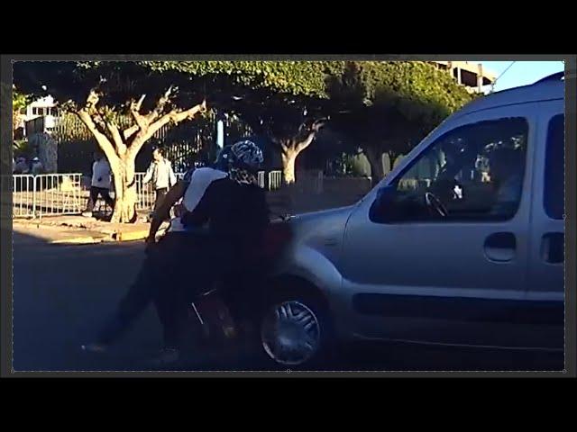 سيارة تدهس دراجة نارية بالبيضاء A car hits a motorcycle in Casablanca, Morocco