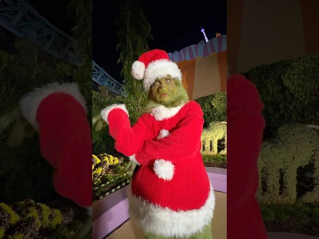 The Grinch was a little sassy last night #grinch #grinchmas #grinchmeetandgreet #universalorlando