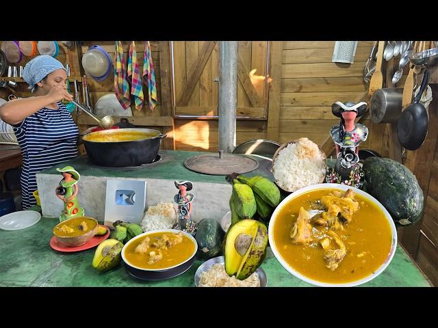 COW'S FOOT AND PUMPKIN BROTH. Sancocho Typical Food. COUNTRY LIFE