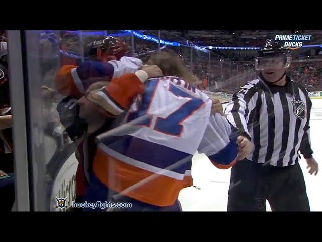 Matt Martin vs Kevin Bieksa Nov 13, 2015