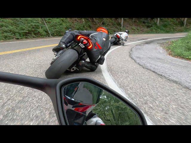 Chasing Two Fast Ducati SuperbikesV4sp & 1199