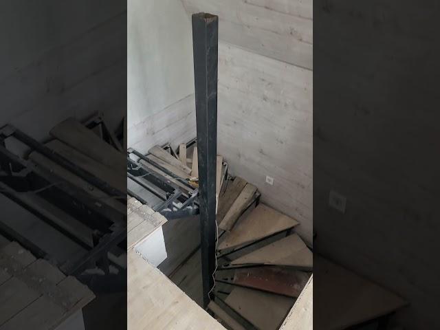 Процесс монтажа лестницы| #reverbuilder #interiordesign  #homedecor