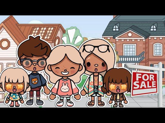 Touring NEW Houses | We’re MOVING  | *with voice* | Toca Boca Roleplay