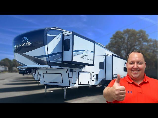 Rear Kitchen 5th Wheel with a KITCHEN ISLAND!