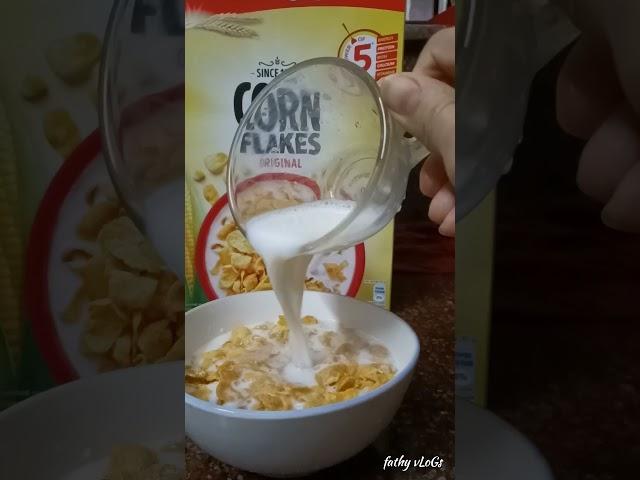 corn flakes and milk #cornflakes #kelloggs #easy #tasty