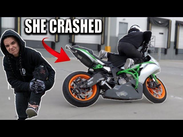 Riding stunt bikes in the cold ( She Crashed )