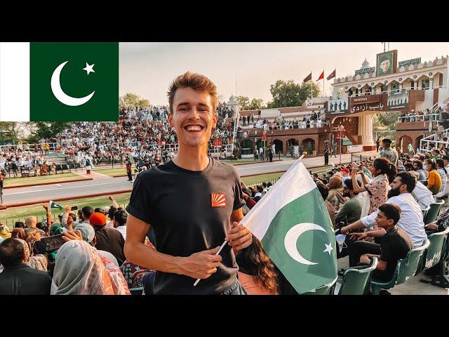 CROSSING INTO PAKISTAN  INDIA/PAKISTAN WAGHA BORDER 