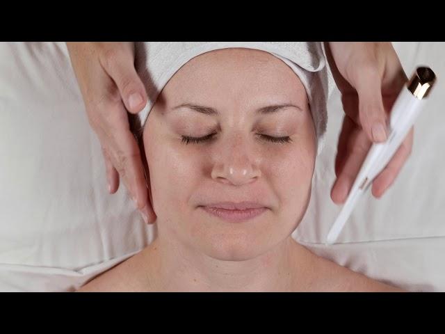 FLAWLESS™ Dermaplane Glo -  How to Use