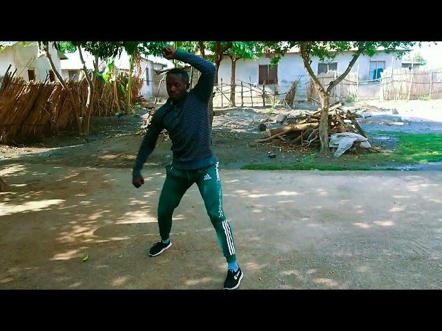 Kijana wa Master Sele Lee abery akicheza vipande muhimu katika staily ya jeet kune do