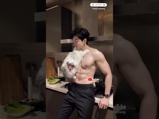 Huang Dasheng ( 黄大圣 ) athletes From Shanghai , 190cm #boyfriendpower #doubledoorbody #fullaura