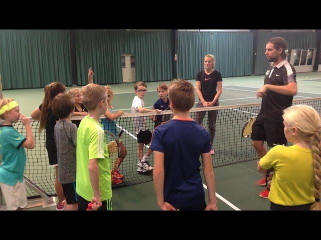 Talenten van de toekomst op de tennisschool van Dennis van Scheppingen in Hoofddorp