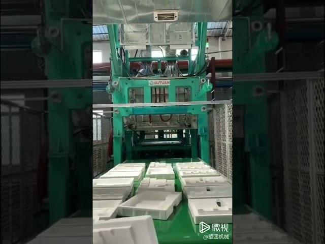 EPS shape moulding machine is producing eps foam board